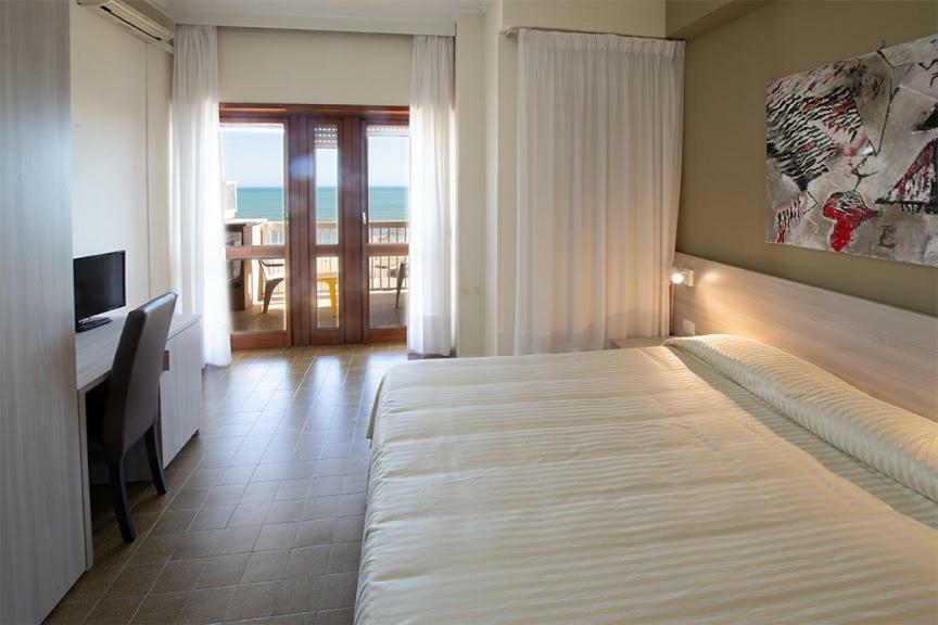 Hotel Scacciapensieri Nettuno Extérieur photo